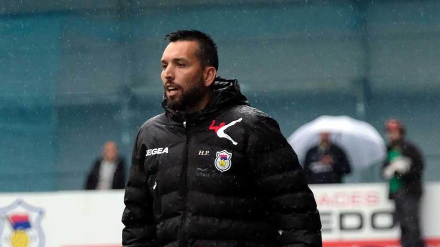 Hernán, en el duelo ante el Alondras.