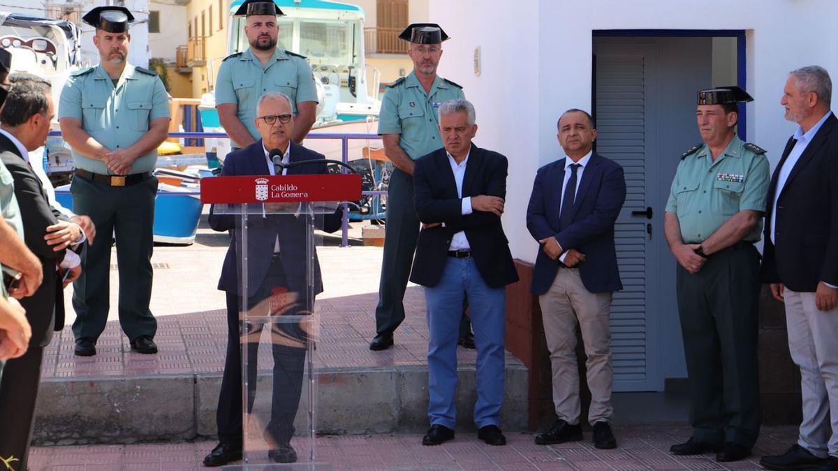 Autoridades civiles y militares en la apertura de las nuevas dependencias de la Guardia Civil en Valle Gran Rey.