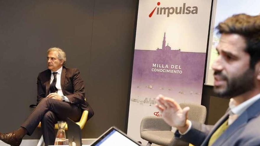 Miguel Rivas y Rubén González Hidalgo, durante la presentación del modelo de crecimiento de la Milla gijonesa.