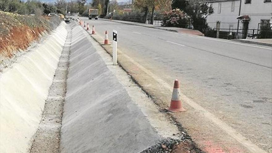 La Junta mejora el drenaje de la carretera A-342 que une Monturque y Cabra