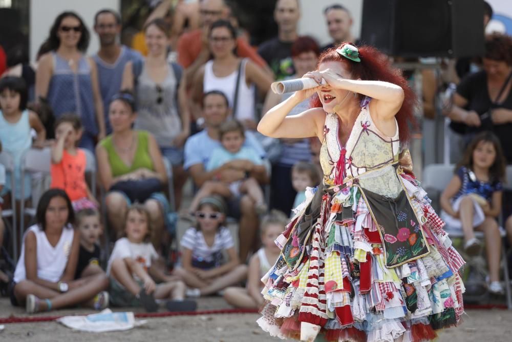 Fira del Circ al carrer de la Bisbal d''Empordà