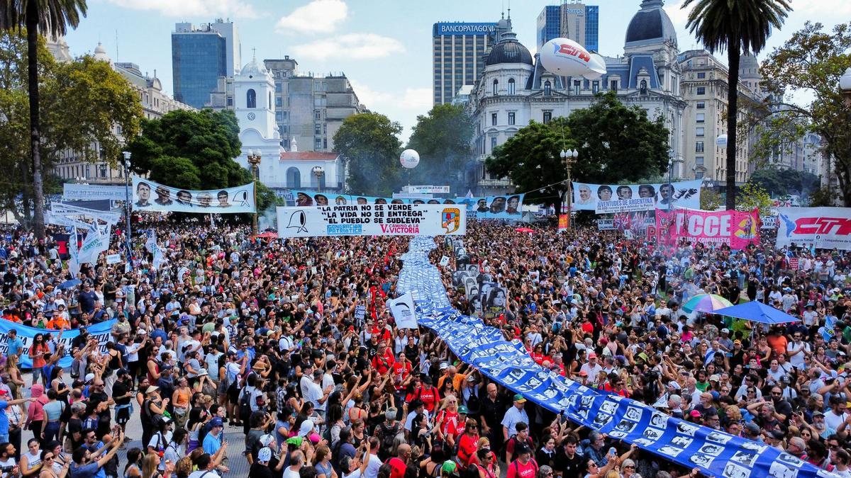 Masiva marcha en Argentina en conmemoración de las víctimas de la Dictadura a 48 años del golpe