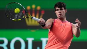 Alcaraz, durante su partido ante Wu en el Masters Shanghái