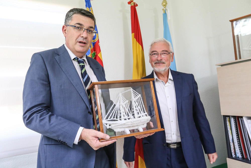 Visita del presidente de las Cortes Valencianas, Enric Morera, al Ayuntamiento de Torrevieja