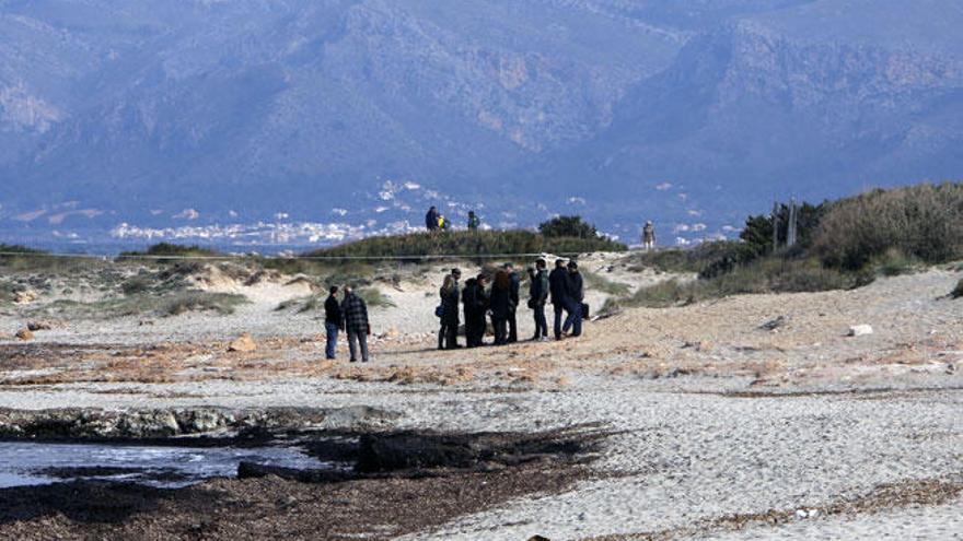 La Guardia Civil traslada al detenido.