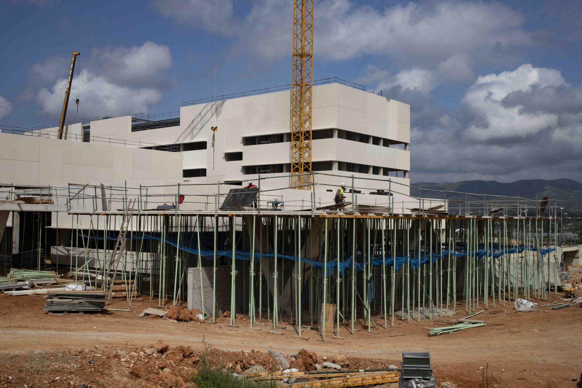 La construcción del nuevo hospital de Ontinyent sigue a buen ritmo.