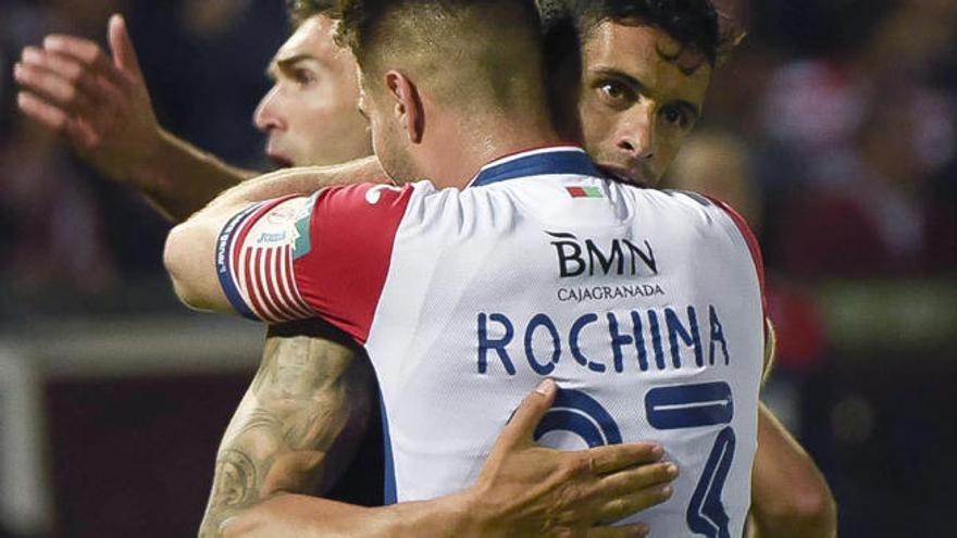 Ricardo Costa celebrando su gol con Rochina.