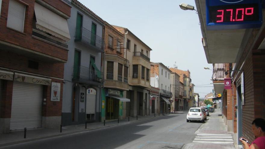 Un termòmetre marcant 37 graus durant l&#039;onada de calor de l&#039;estiu passat.