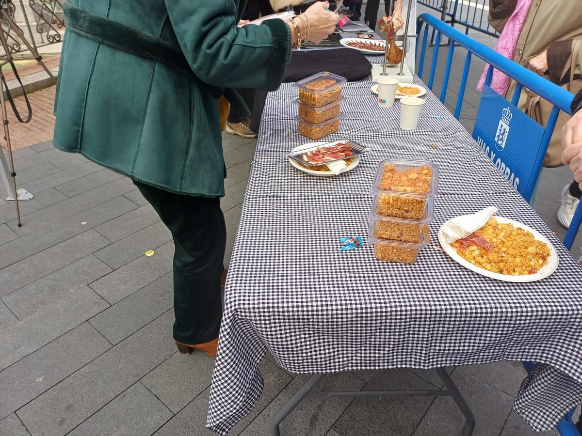 El Paseo de San Francisco de Badajoz acoge la XIII edición de las Migas Solidarias.