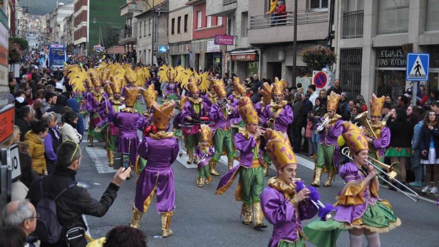 Una de las comparsas que participaron en el desfile // A. PINACHO