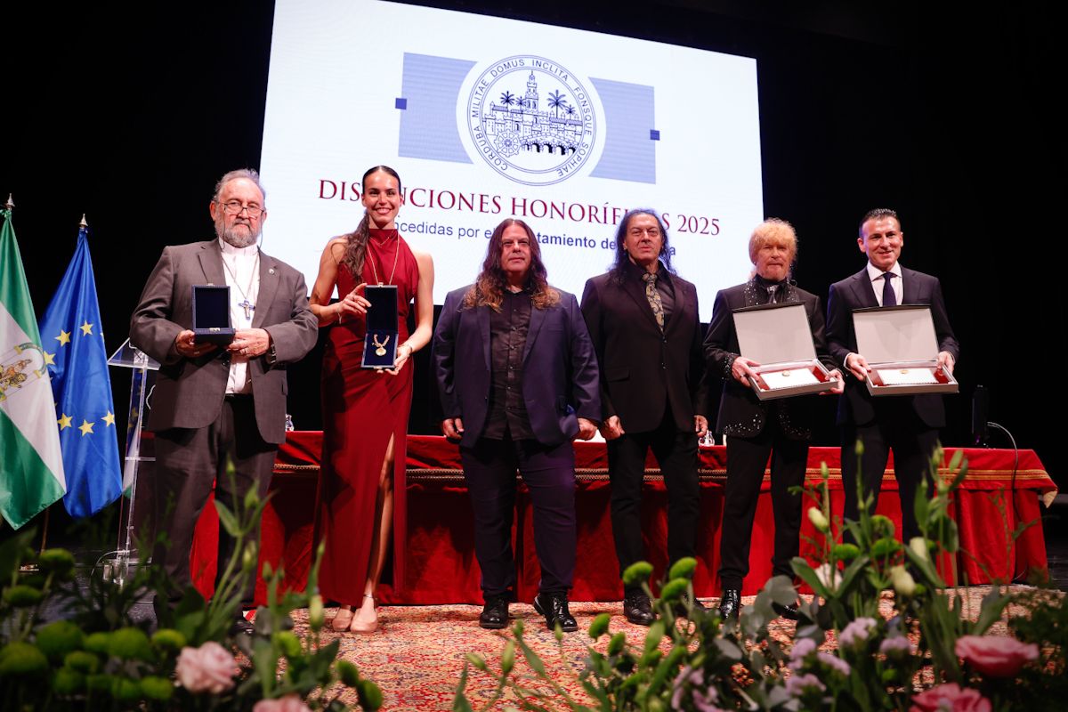 El Ayuntamiento entrega sus Medallas de la Ciudad