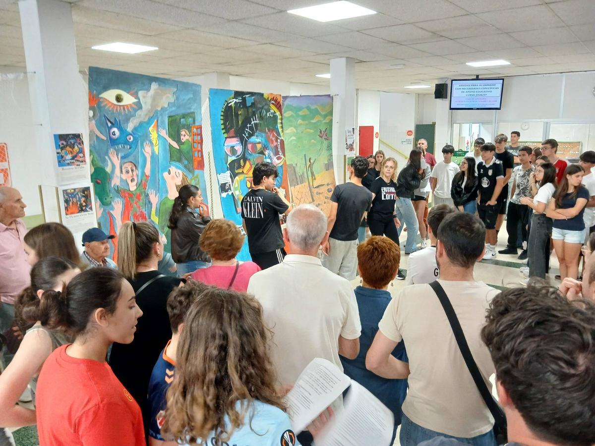 La tragedia de la guerra y la historia del río Pontillón, en la exposición de arte del instituto As Barxas de Moaña