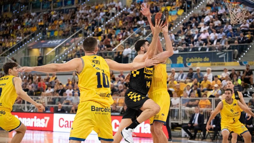 Ambiente previo al derbi canario de baloncesto entre el Granca y el Lenovo