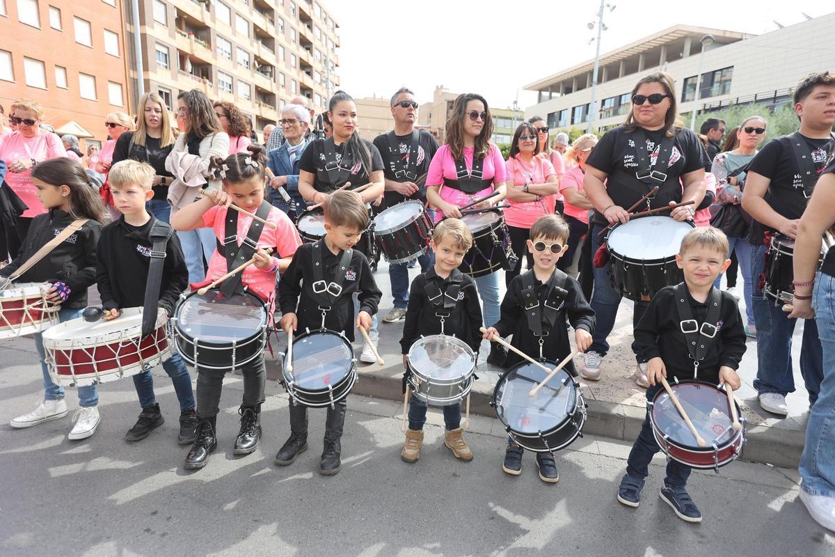 Las imágenes de la Marcha contra el Cáncer de Mama en Almassora