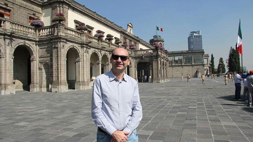 n la imagen, un sonriente Francisco Conejo posa para la foto en México DF.