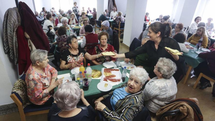 Los 2.400 beneficiarios del centro de mayores de Las Meanas amplían 4 años el derecho de uso