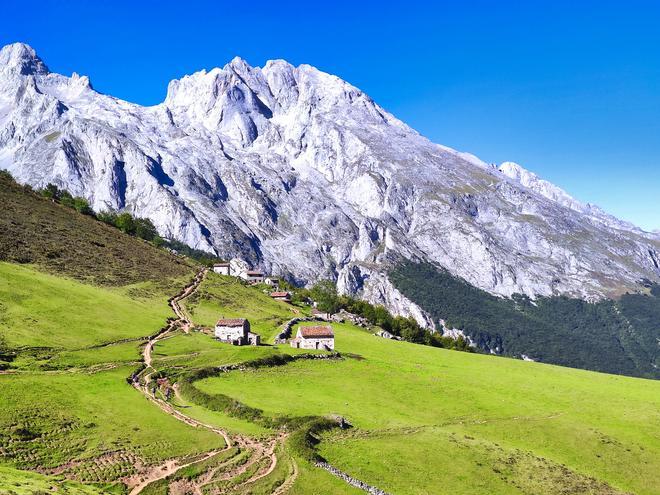 El silencio te acompañará en tu paseo por los Picos de Europa.