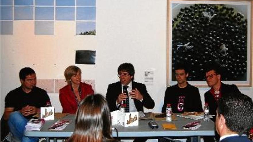 Puigdemont, participant en la presentació de la innovadora aplicació.