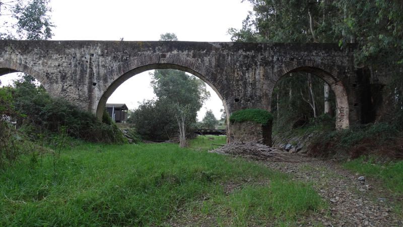 ACUEDUCTO DEL TRAPICHE  DE MIJAS. 1644 Se encuentra en el valle del río Ojén.