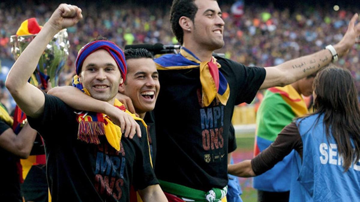 Iniesta, junto a Pedro y Busquets, celebrando la Champions de Wembley de 2011