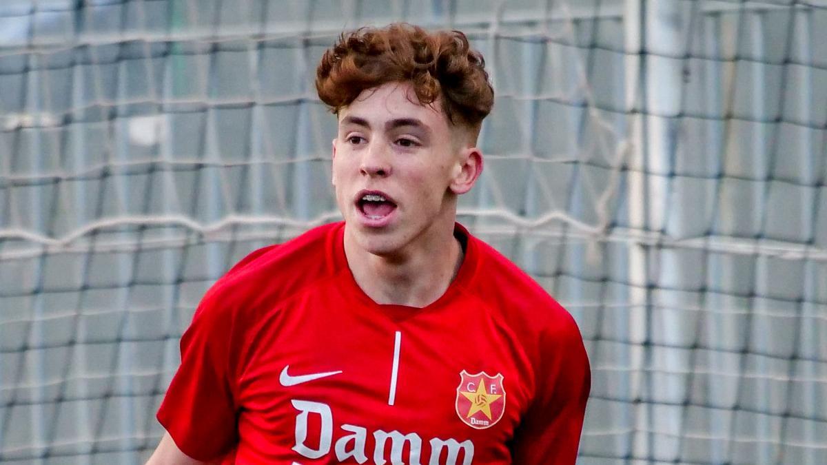 Víctor Muñoz, celebrando un gol con el CF Damm