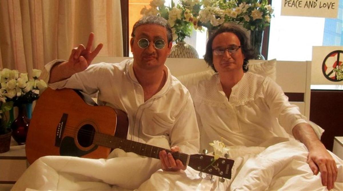 Els actors David Olivares i Carlos Latre, caracteritzats com els seus personatges. Els actors David Olivares i Carlos Latre, caracteritzats com els seus personatges.