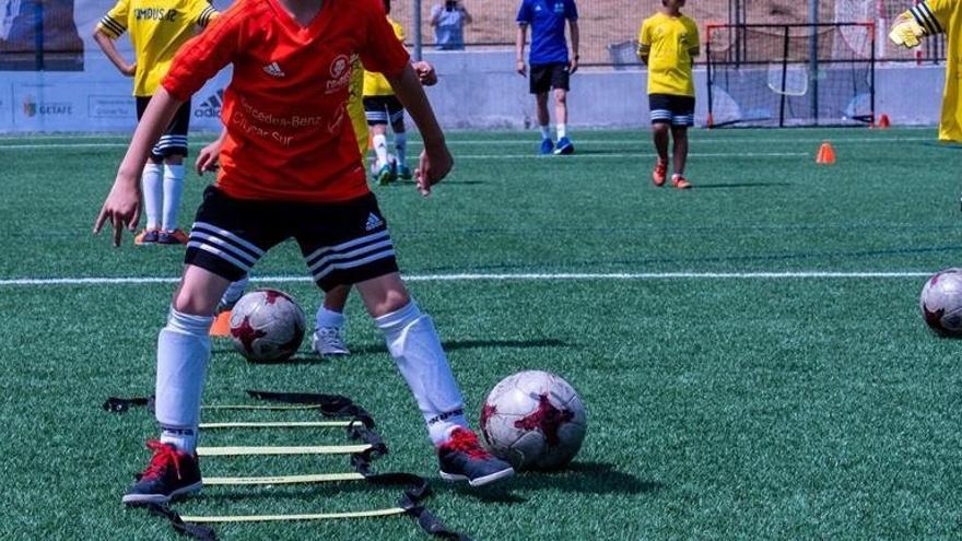 Niños entrenando