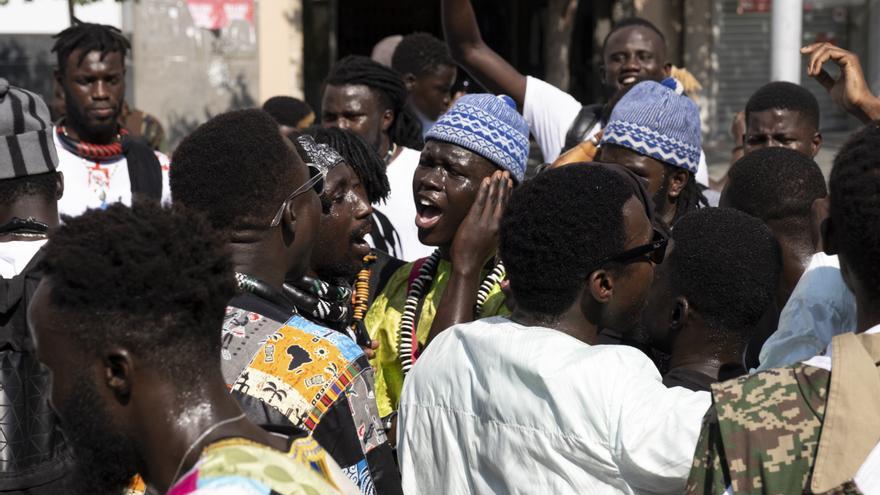 Totes les imatges de la festa pels carrers de la confraria senegalesa