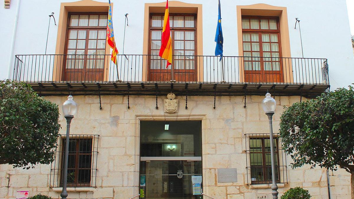 Fachada del Ayuntamiento de Vinaròs.