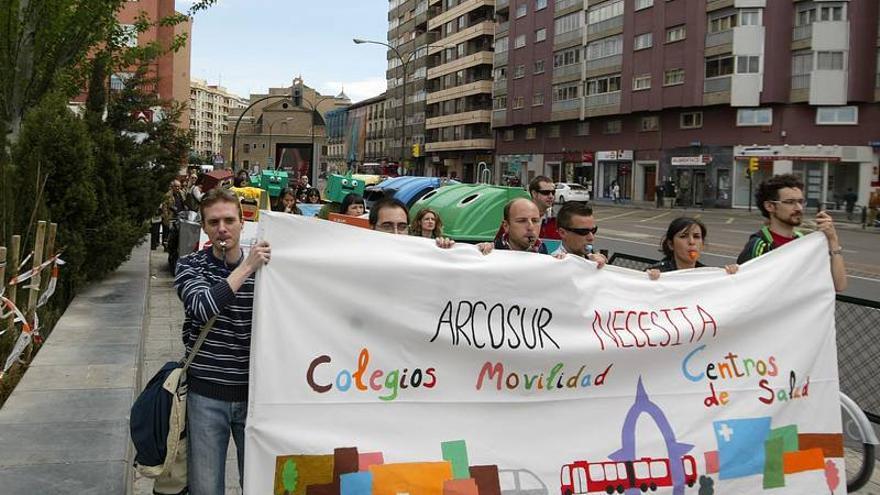 Los arqueros reclaman un colegio en el centro del barrio