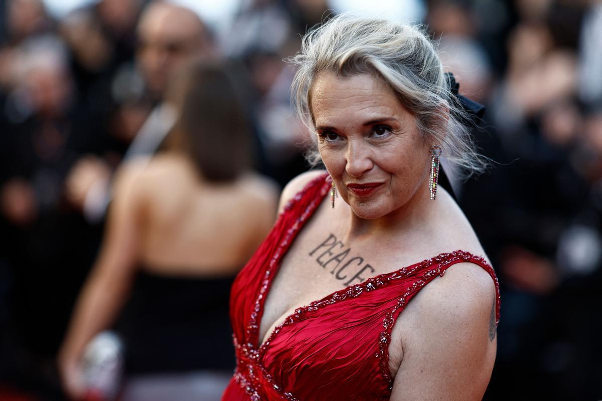 A woman with the word Peace written on her skin arrives for the screening of the film Marcello Mio at the 77th edition of the Cannes Film Festival in Cannes, southern France, on May 21, 2024. (Photo by Sameer Al-Doumy / AFP)