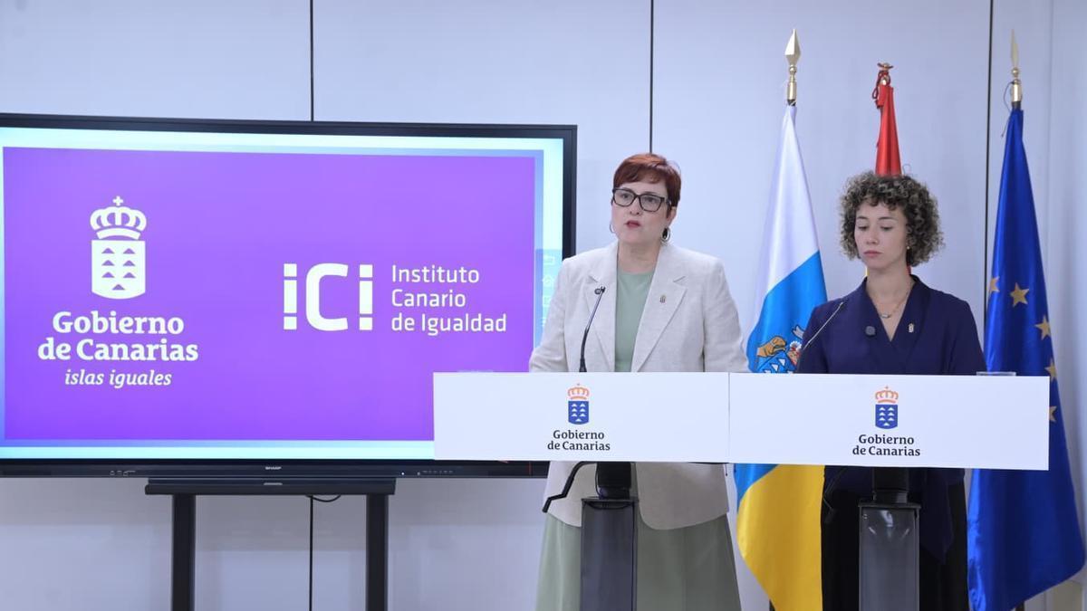 Candelaria Delgado y Ana Padrón Brito, en el ICI