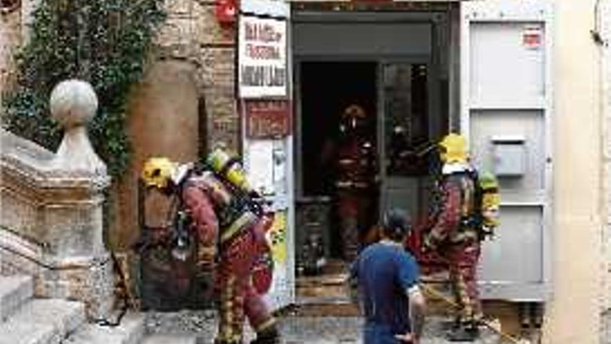 Crema l&#039;interior d&#039;una empresa del Barri Vell de Girona