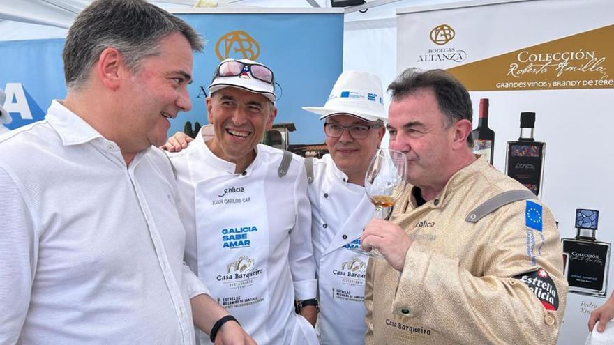 Martín Berasategui, el chef vasco con doce estrellas, departiendo con otros prestigiosos cocineros y probando vinos del país/el correo gallego