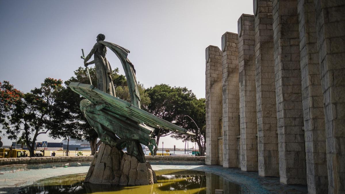 Monumento a Franco, situado en la avenida de Anaga, en Santa Cruz de Tenerife.