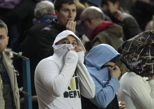 Lanzamiento de un bote de humo en el Villarreal-Celta