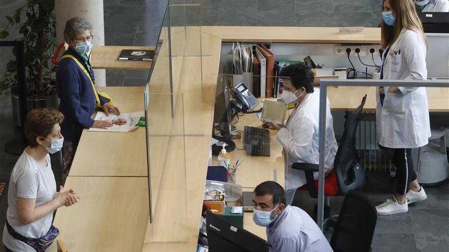 La biblioteca central amplía sus servicios y abre las salas de lectura