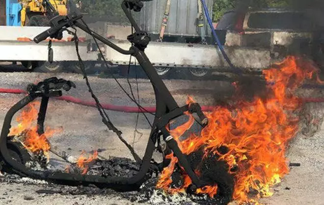 Explosión e incendio provocado por la batería de litio de un patinete eléctrico.