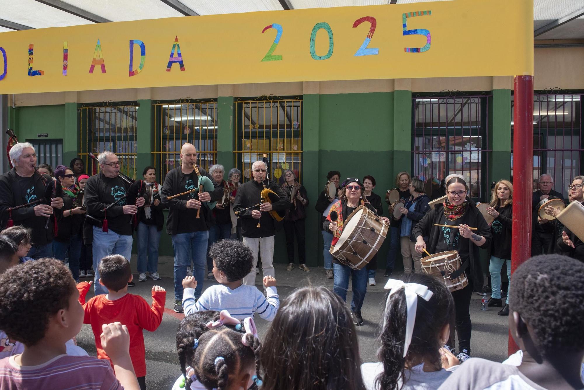 Baile, pandeireta e alegría no Raquel Camacho