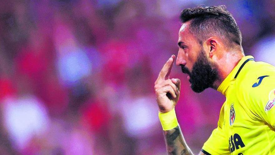 José Luis Morales celebra un gol con el Villarreal. | FRANCISCO CALABUIG