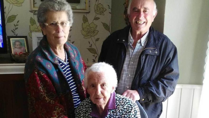 Una tatarabuela centenaria y feliz en Coya