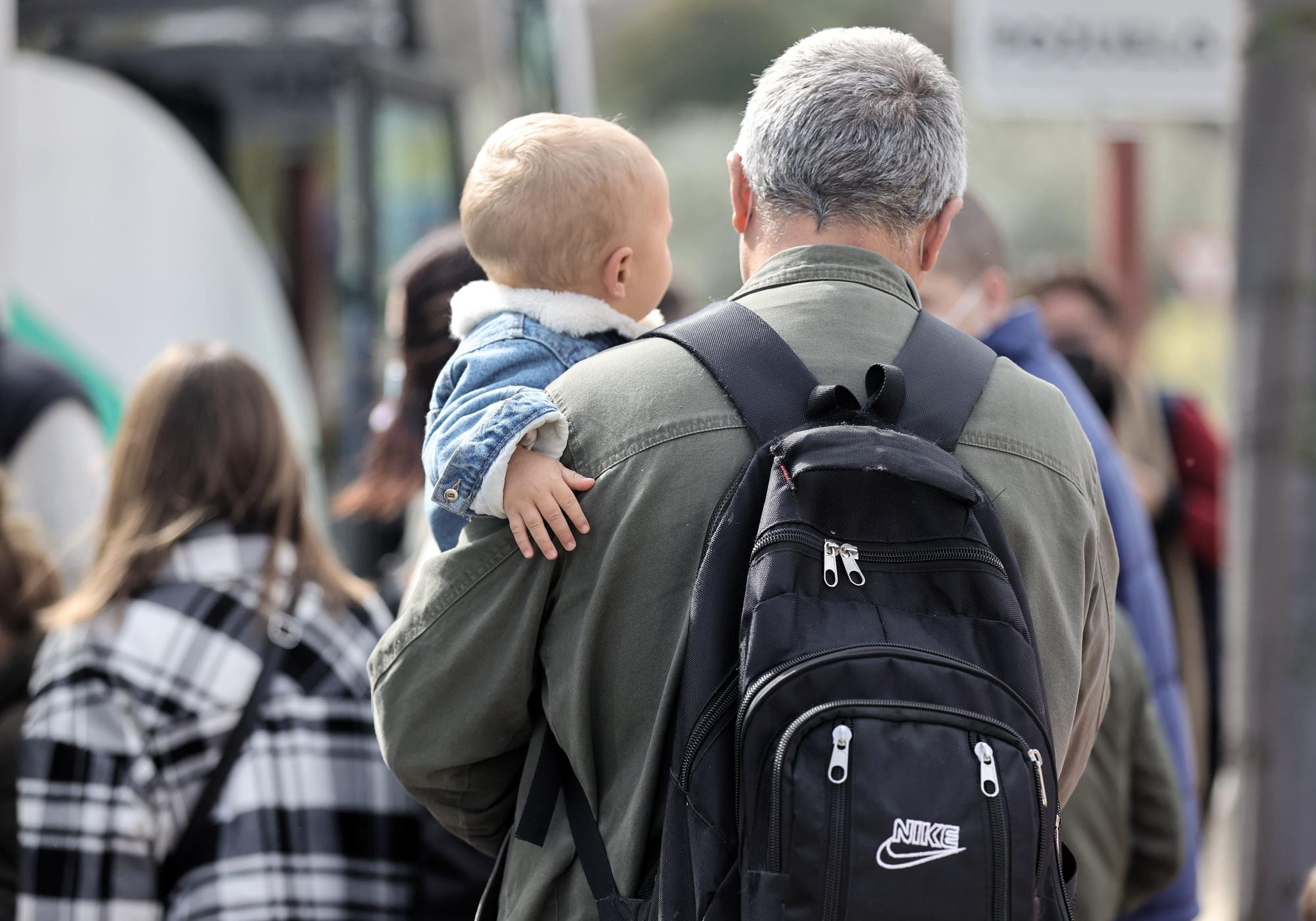 Un grupo de refugiados ucranianos a su llegada a Pozuelo de Alarcón.