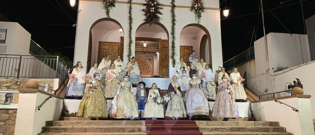 El acto se realizó, a pesar del intenso frío, frente a la iglesia de la Colonia.