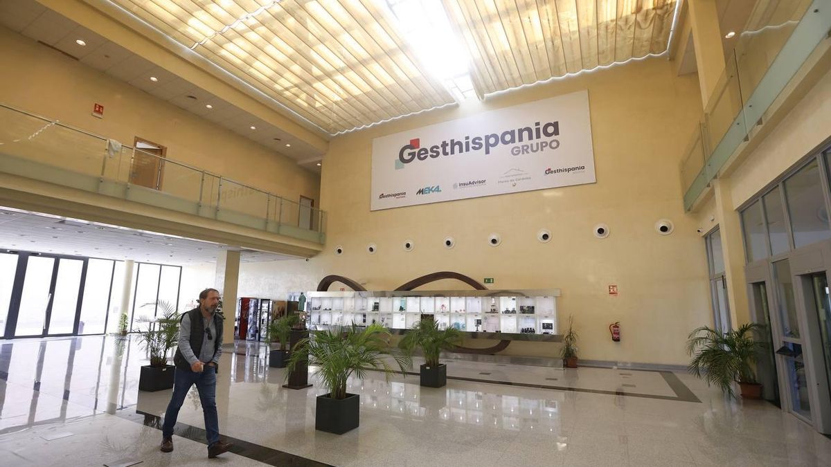 El rótulo de Gesthispania ya luce a la entrada del edificio.