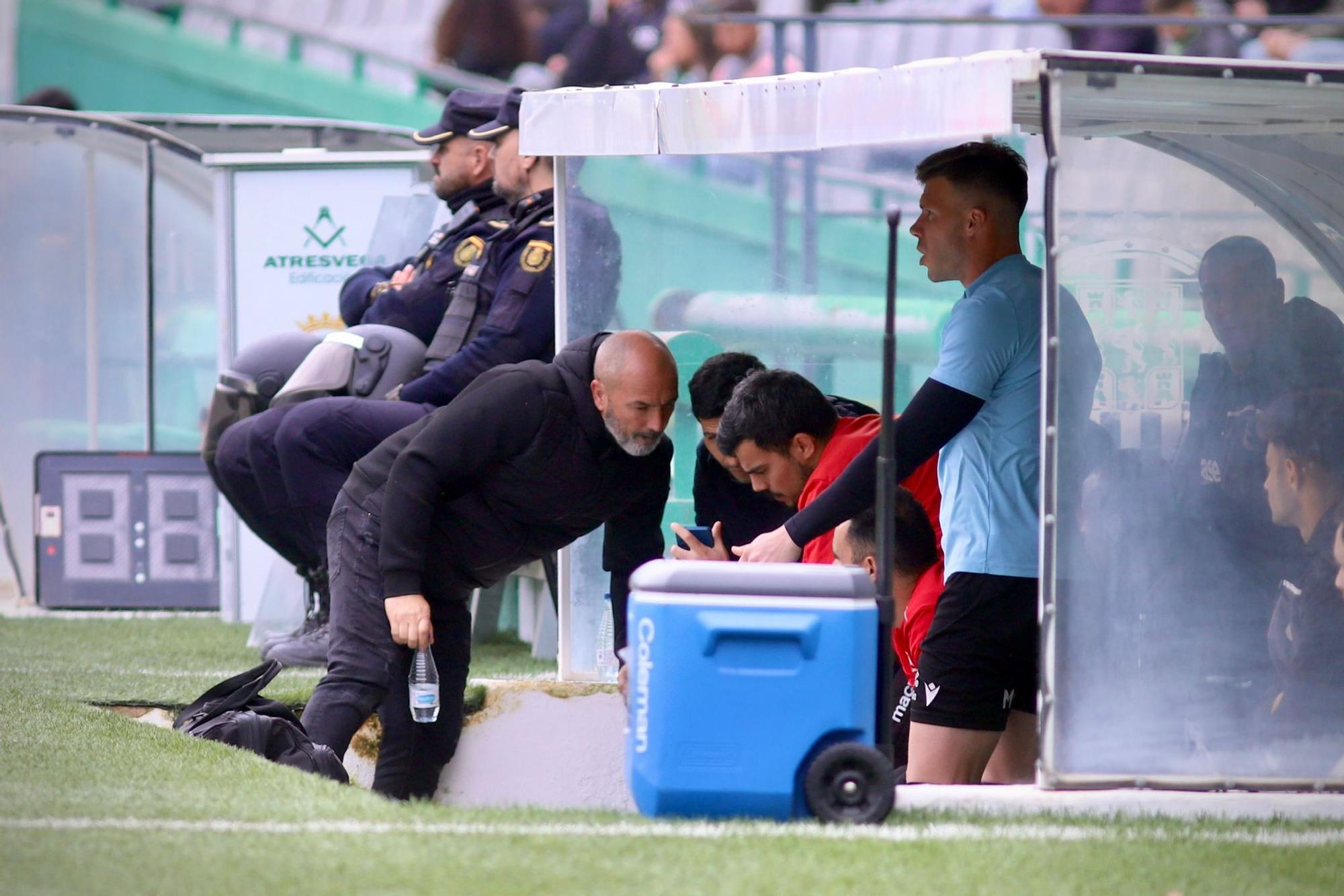 Córdoba CF-Melilla: el partido de El Arcángel en imágenes