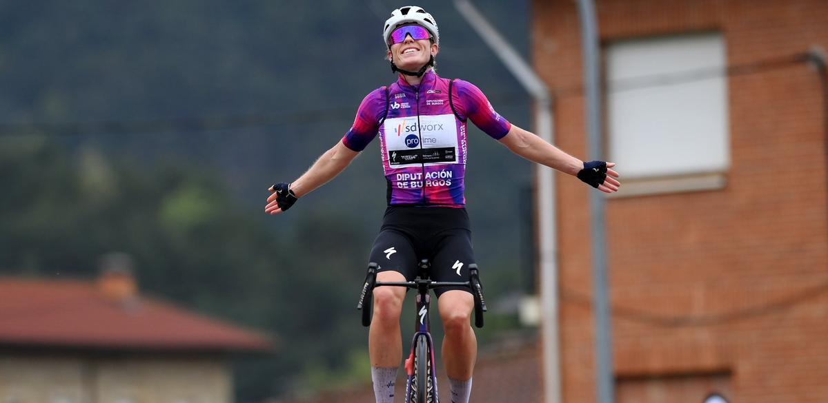 Demi Vollering, ganadora en Burgos