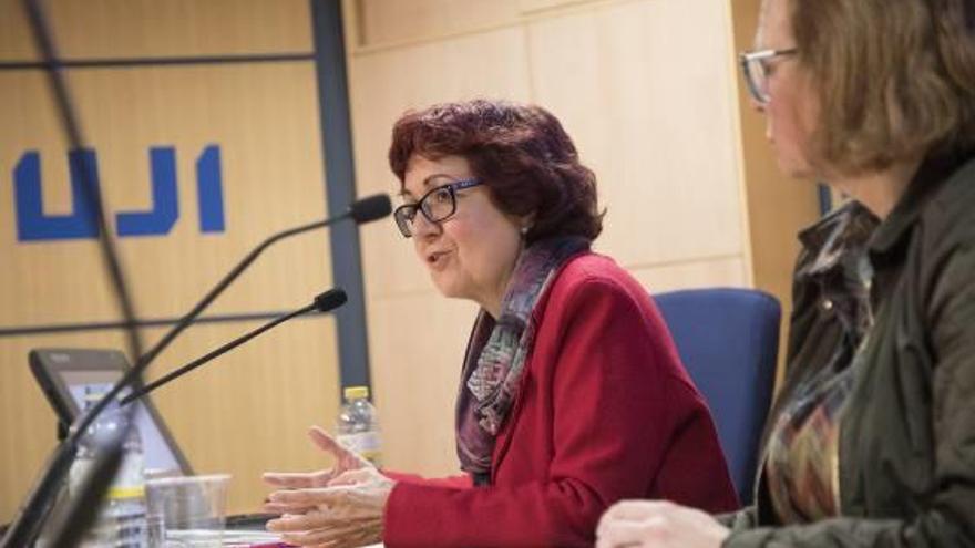 La socióloga Cristina García, en la conferencia en la UJI.