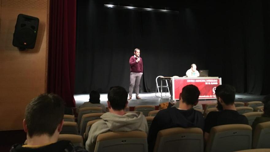 Diego del Valle, en la presentación de su asamblea.