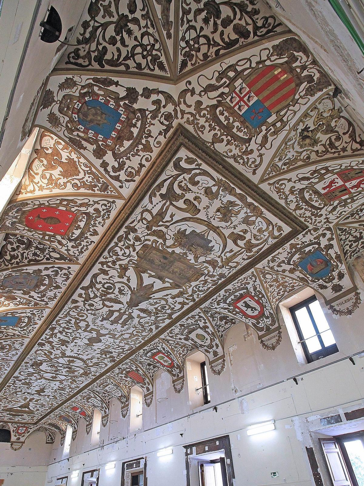 Los 24 escudos en la bóveda del Salón del Reino del Museo del Prado