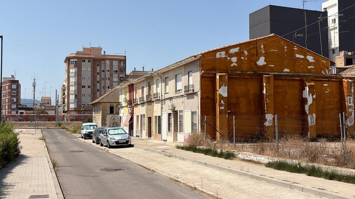 Calle donde se ubica la vivienda en la que se produjo la presenta agresión.